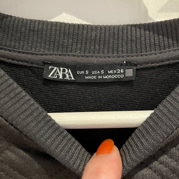 🩶Gray Textured Zara Sweater🩶 - Picture 4 of 4